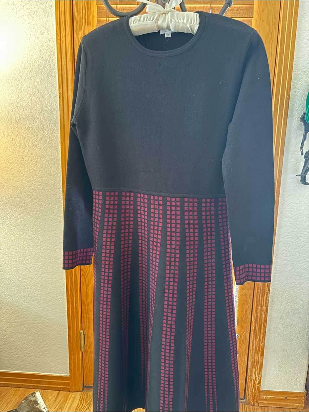 Y A L New York Black and Burgundy Knit Long Sleeve Dress Size S - EUC